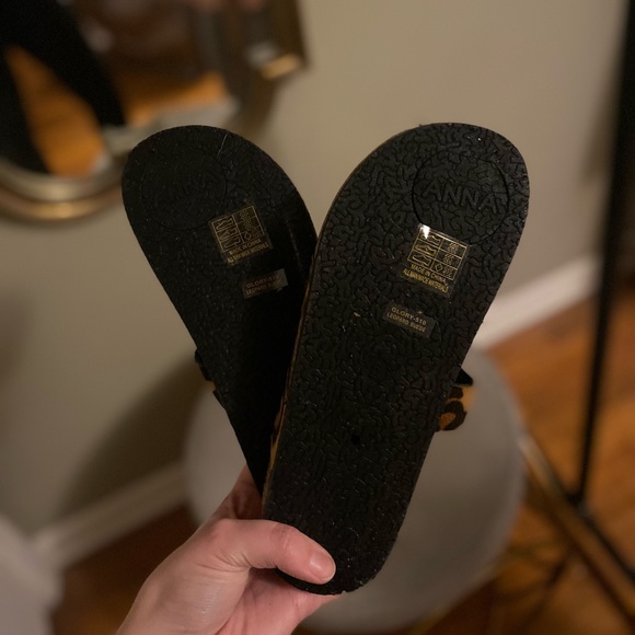 ANNA Cheetah Toe Strap Sandal Size 6 - Picture 3 of 5